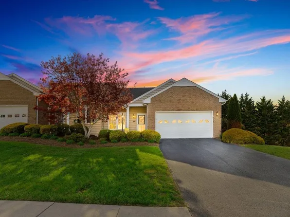 150 Slate Creek Dr, Christiansburg, VA 24073