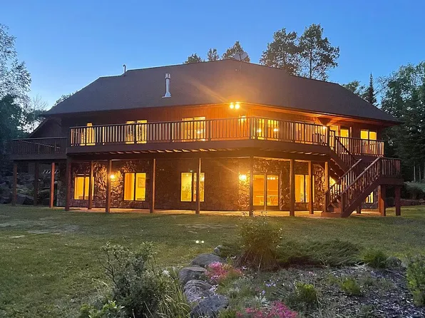 278 S Shore Dr, Grand Marais, MN 55604