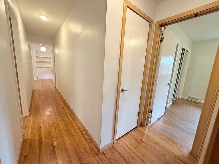 2704 W 28th St — Photo 15