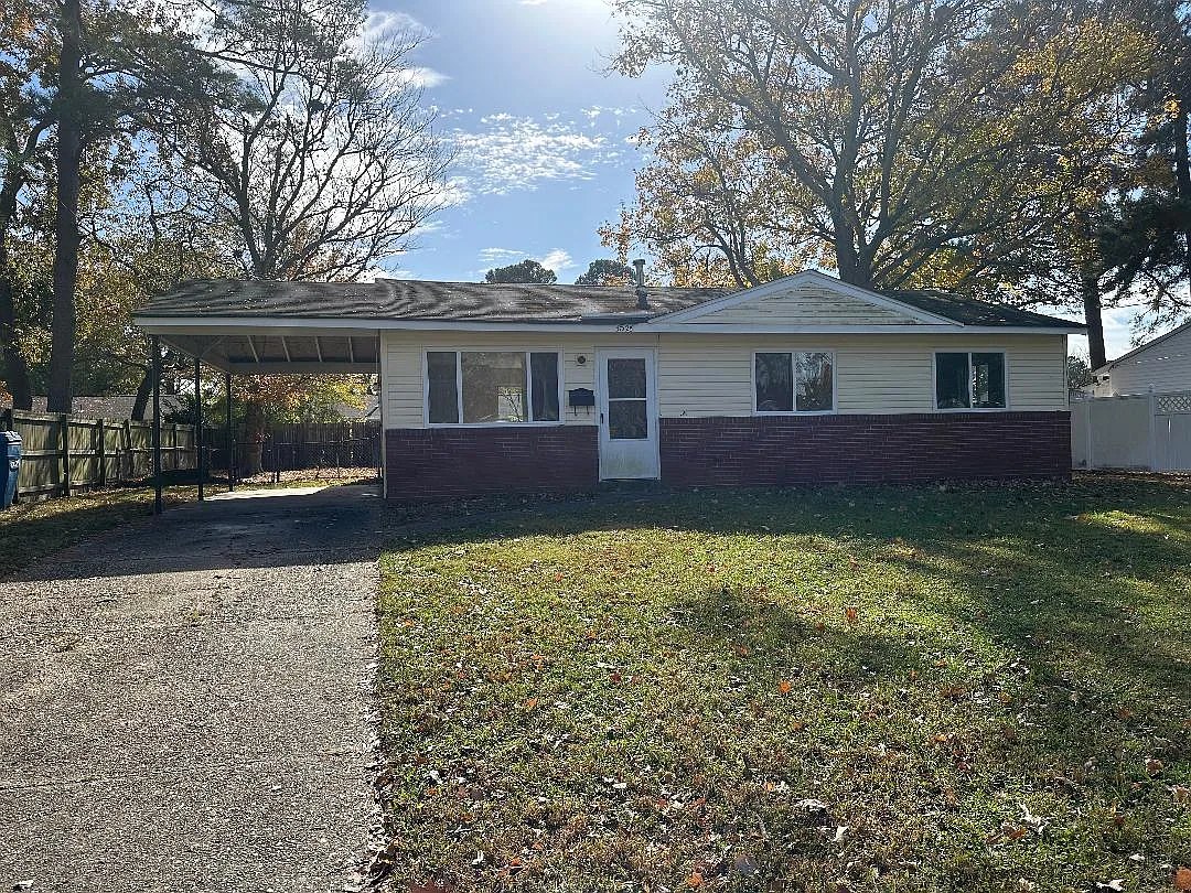 3 bed, 1000 sqft, $1,695 — Photo 1