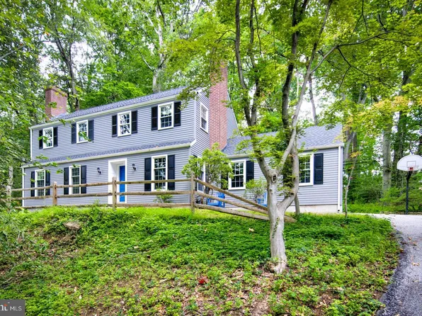 791 Robinhood Rd, Bryn Mawr, PA 19010
