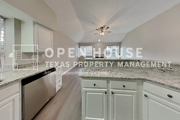 5026 Maple Brook Ln — Photo 8