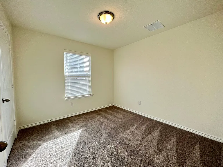 8405 Amistad Cv — Photo 15