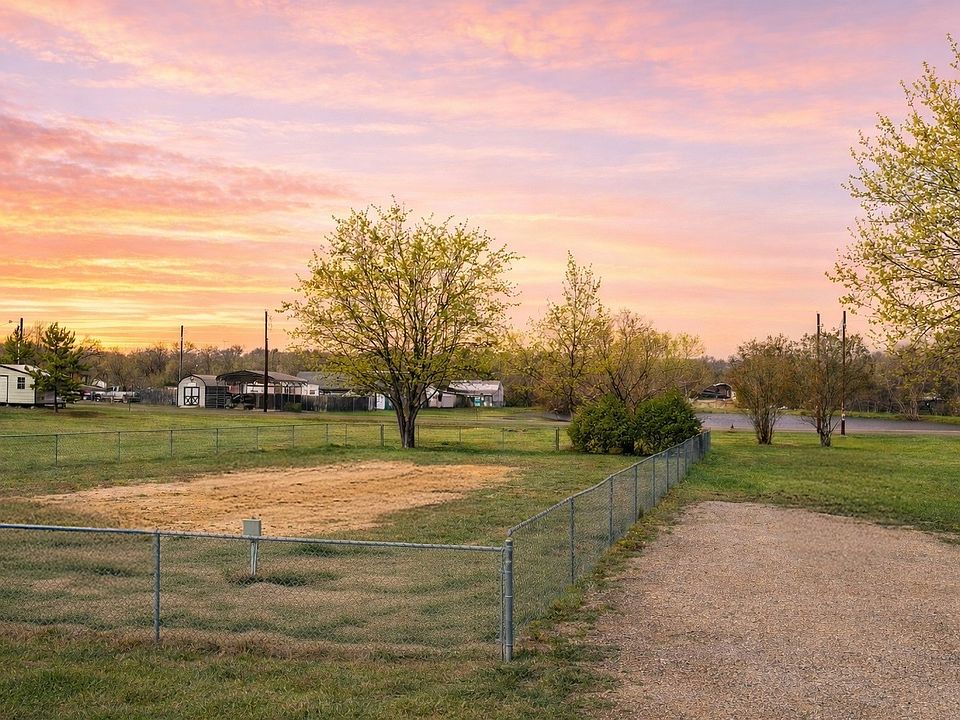 1st image of 381 Cheyenne