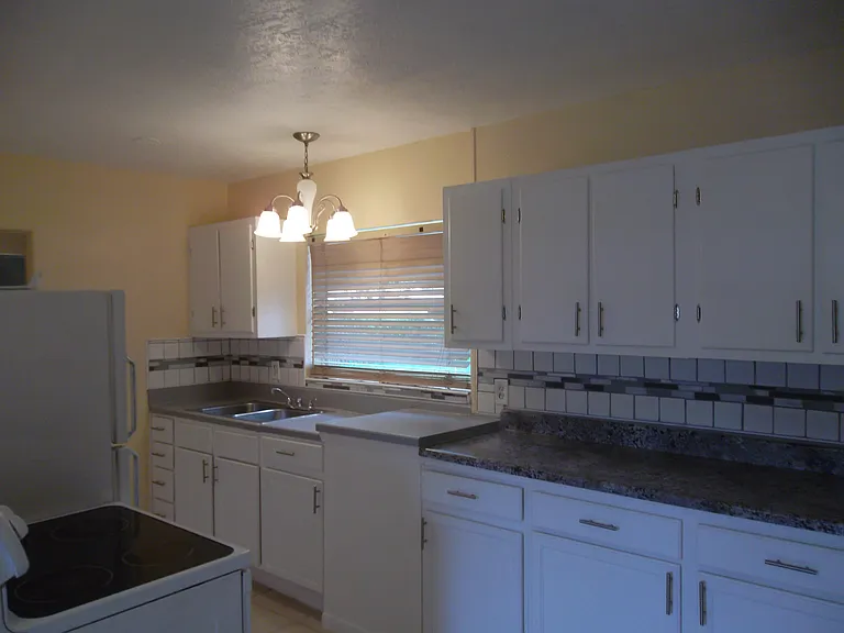 935 Koch St — Photo 3