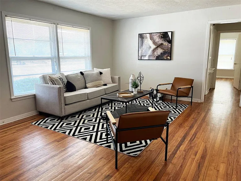 470 Highland Blvd — Photo 2