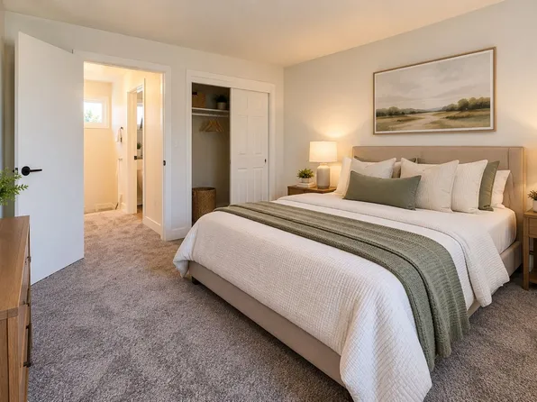 Creekside Townhome Apartments