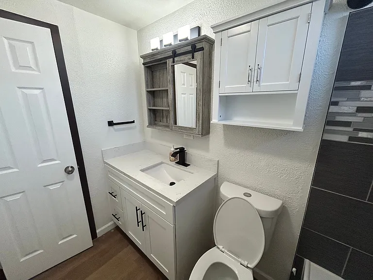 8228 Linden Rd #B — Photo 7