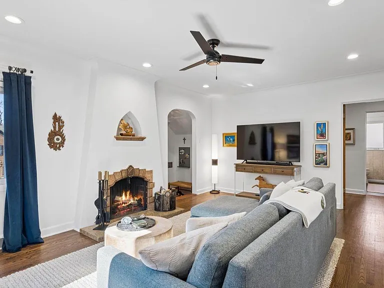 Front Livingroom