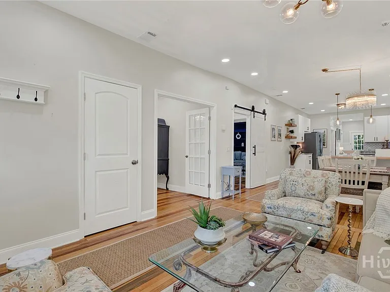 809 E Bolton St — Photo 11
