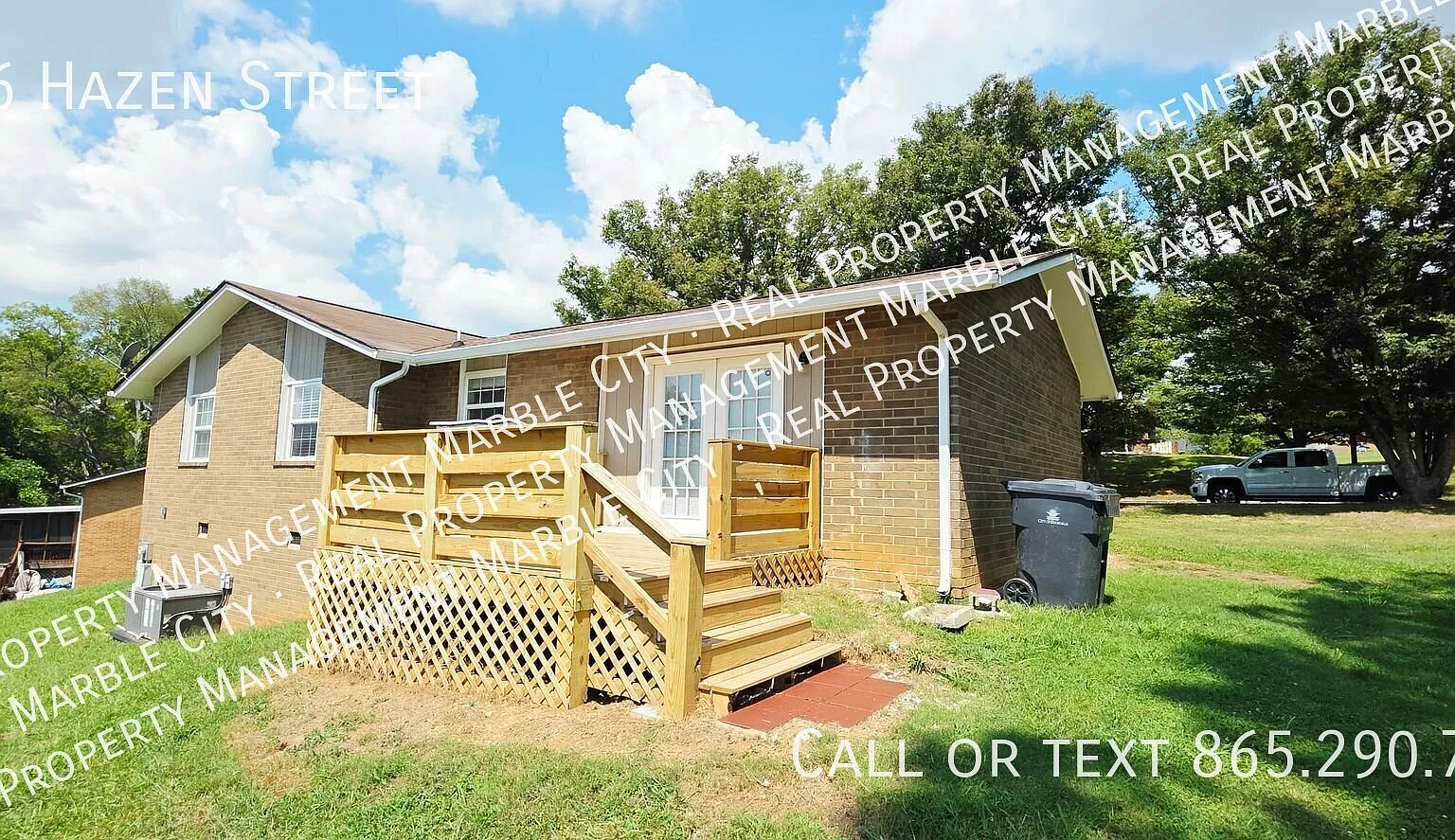 Spacious 4 Bedroom Home Minutes from Downtown Knoxville! — Photo 4