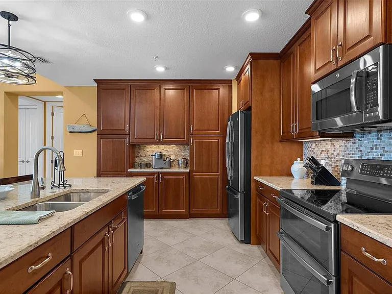 395 Aruba Cir #401 — Photo 11