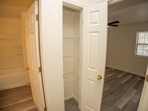 4th image of 325 S Summit Dr #A