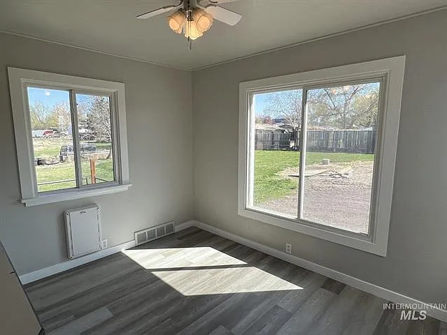 216 10th Ave E — Photo 11