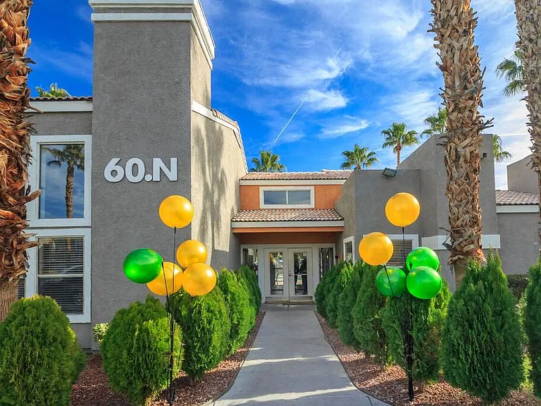 Citrus Apartments — Photo 42