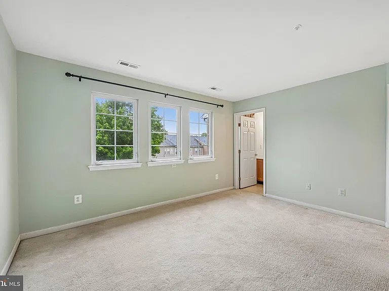 1724 Emory St — Photo 32