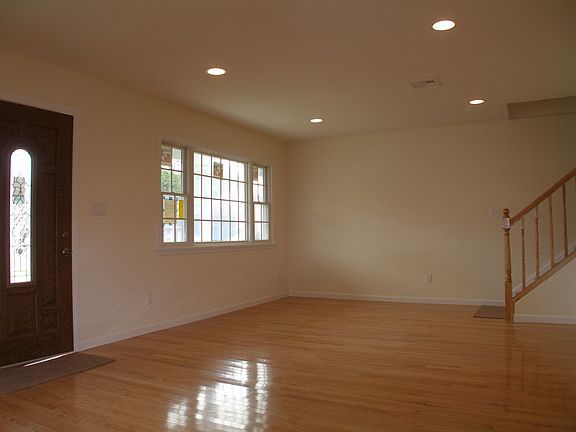 3rd image of 543 Chester St