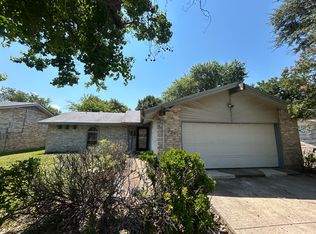 601 Brian Dr, Grand Prairie, TX 75052