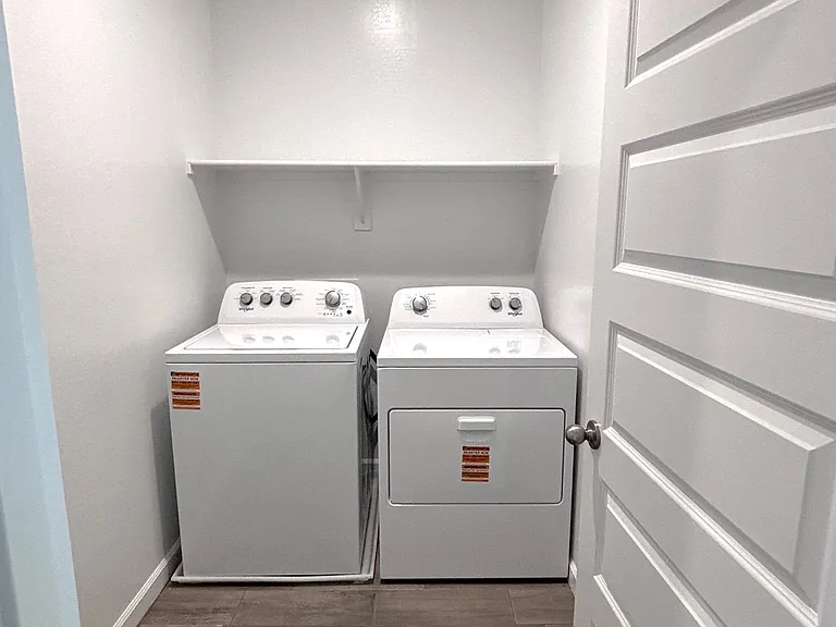 2055 W Sheridan Ave — Photo 16