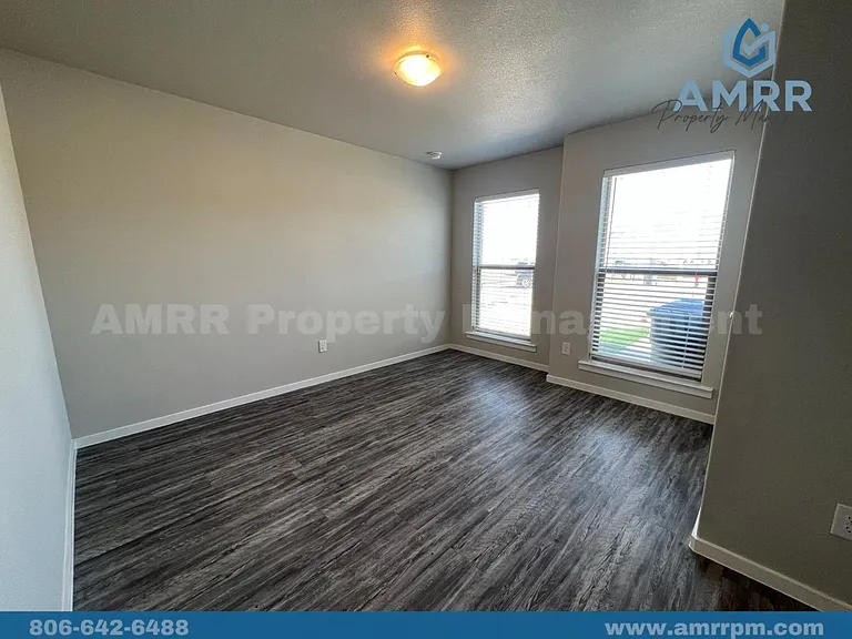 2105 N Avenue K — Photo 19