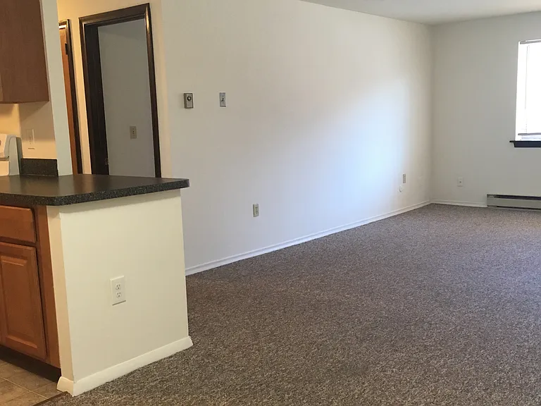 Hallmark Apartments — Photo 8