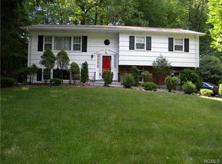 10 Craftwood Dr, Chestnut Ridge, NY 10977