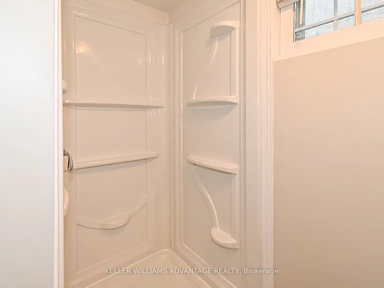 936 Somerville St — Photo 18