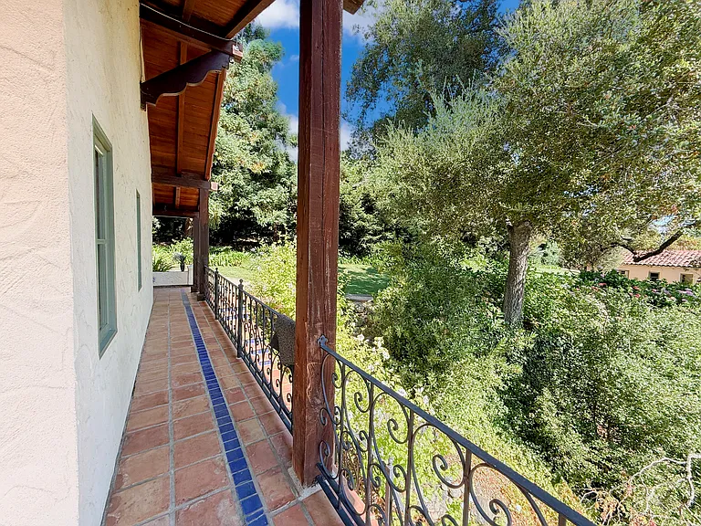 Side Balcony