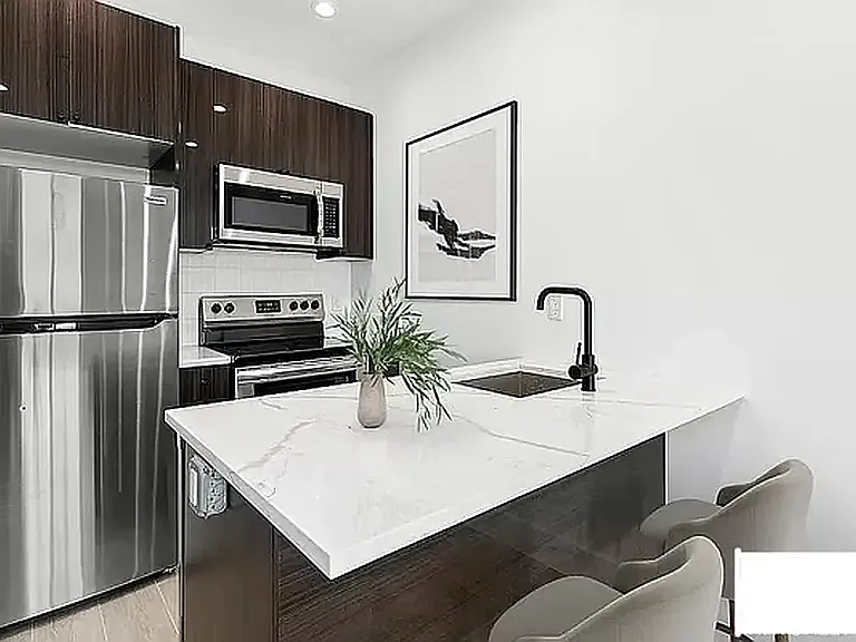 337 Cornelia St #3A — Photo 2