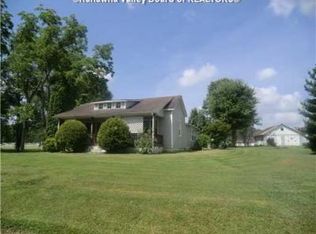 371 Poca River Rd N, Poca, WV 25159