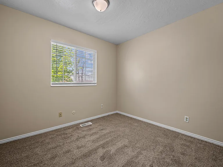 346 N 550 North St E — Photo 12