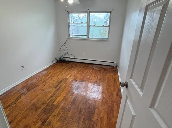 19 Skillman Avenue image 15 of 17