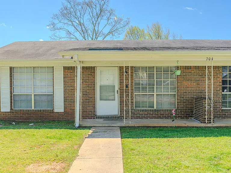 704 Candler Ave #B — Photo 3