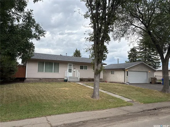 3116 3rd AVENUE N, Regina, SK S4R 0W6