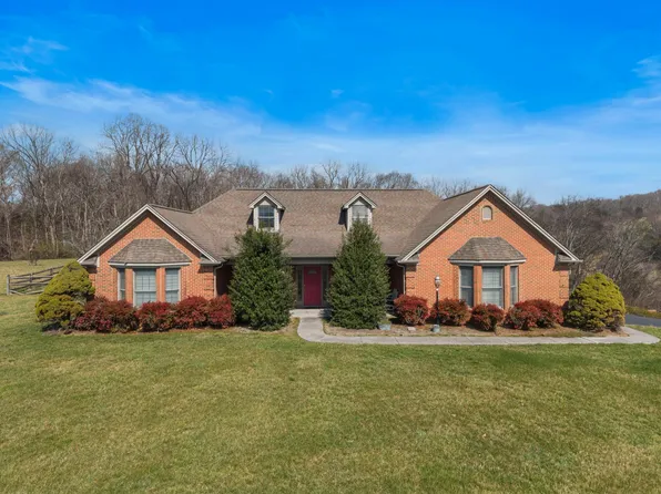 1141 Carolina Dr, Dandridge, TN 37725