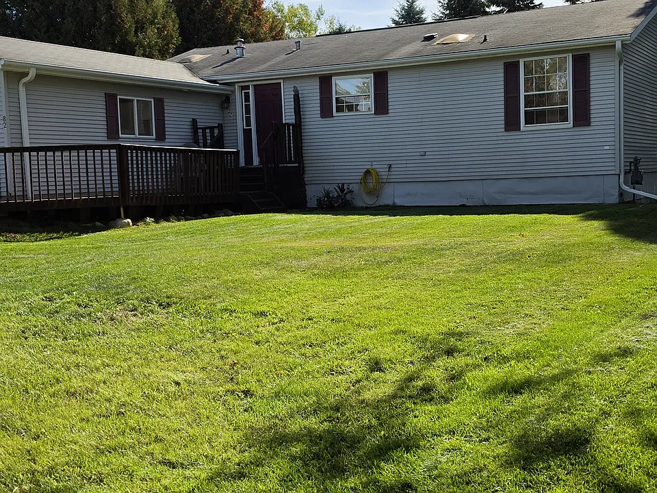 827 E Galley Pl