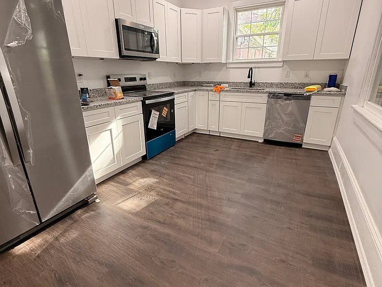 218 Suffolk Ave #218 — Photo 7