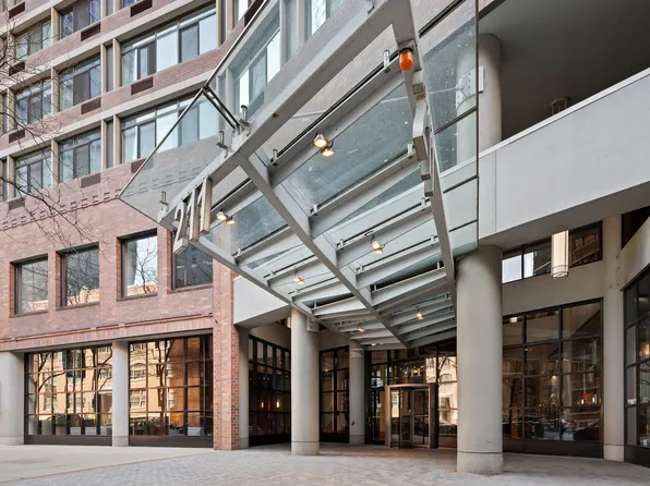 211 E Ohio St APT 2106, Chicago, IL 60611