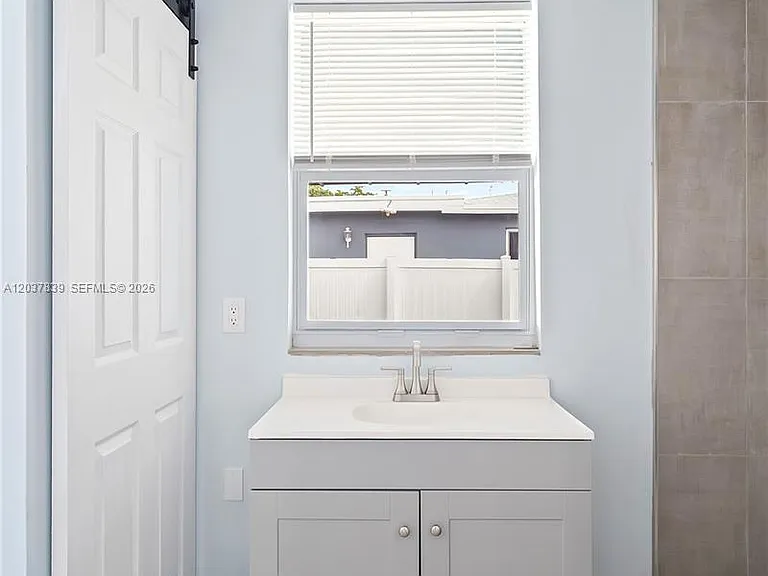 644 SW 7th Ct — Photo 25