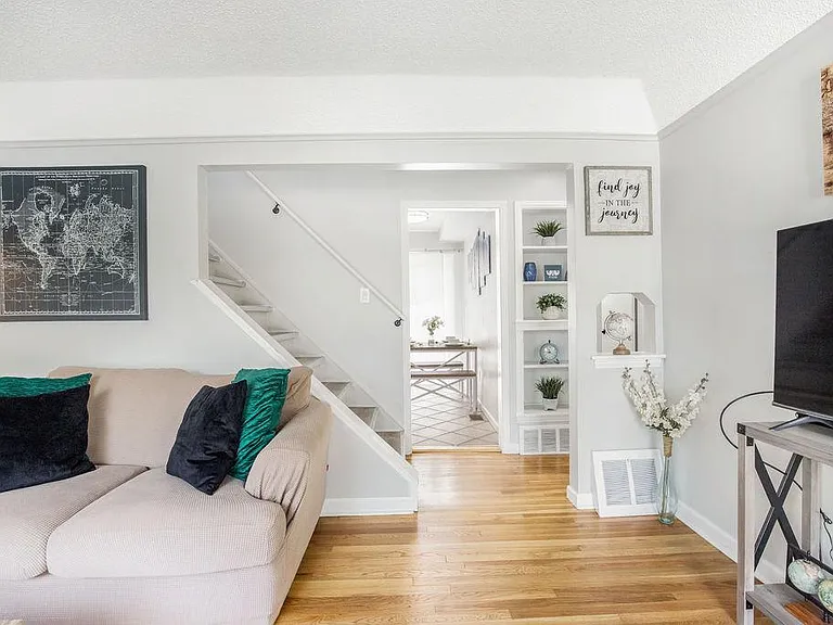 2024 Rowland Ave — Photo 5