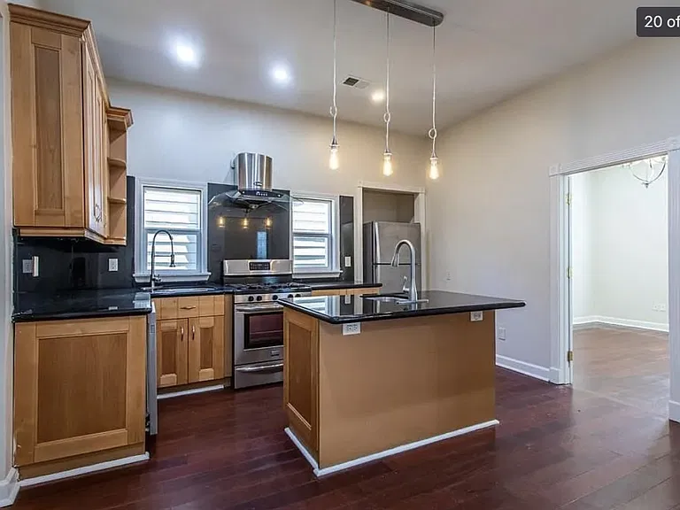 Kitchen & Bar