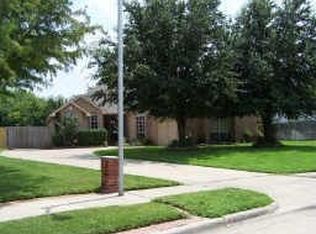 2701 White Oak Dr, Grand Prairie, TX 75052