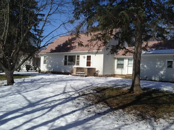 6 Hilltop Dr, North Chili, NY 14514