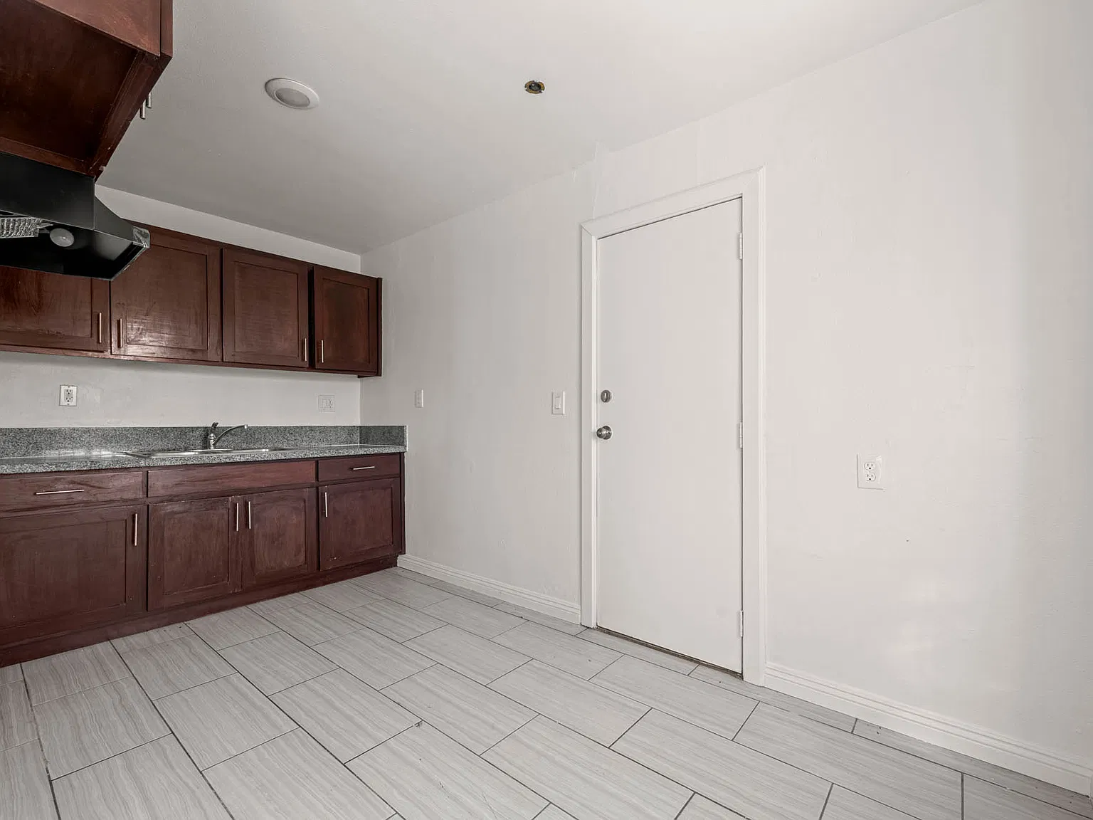 10008-10020 S Avalon Blvd — Photo 3