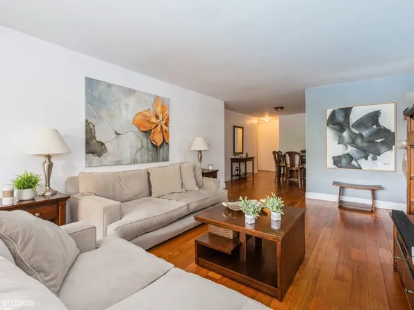 70-25 Yellowstone Boulevard image 4 of 12