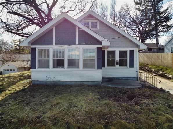 700 Pleasant View Dr, Des Moines, IA 50315