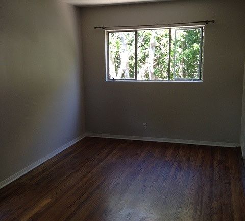 5th image of 1427 N Fuller Ave