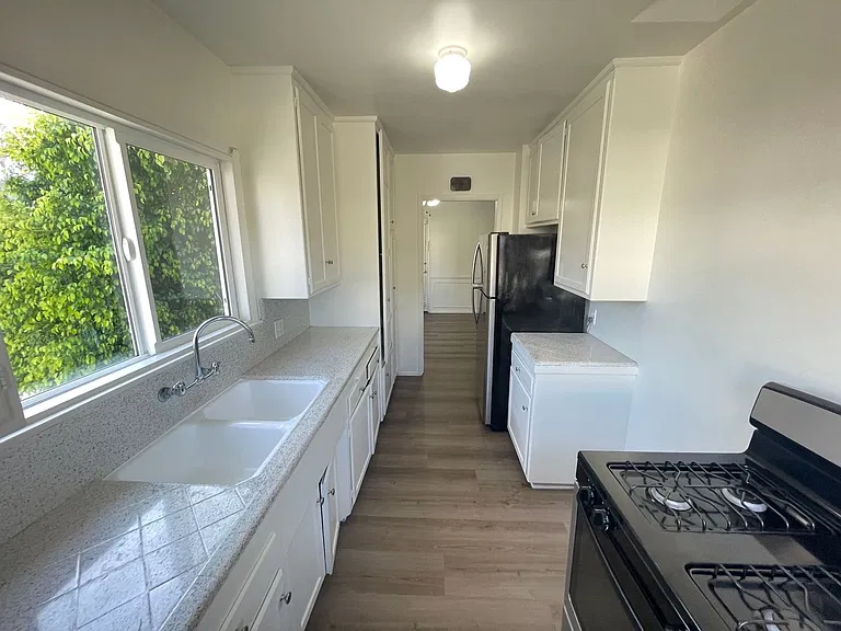 4265-4271 Coldwater Canyon Ave — Photo 5