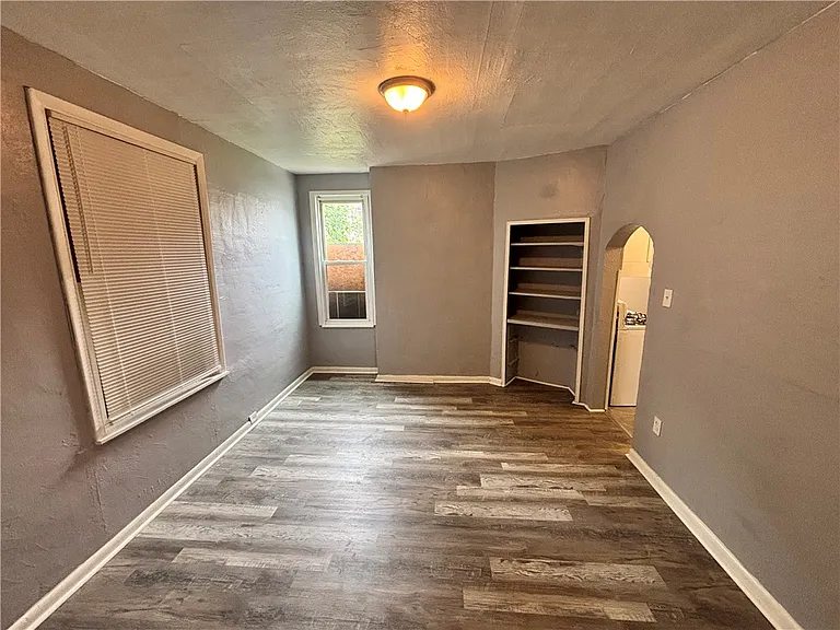 247 Rochelle St — Photo 6