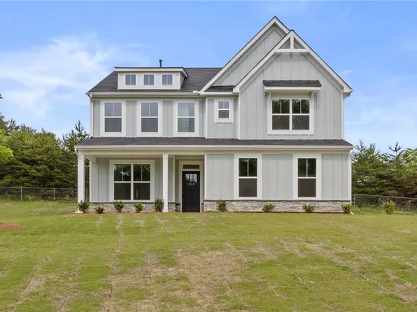 313 Old Shirley Rd, Central, SC 29630